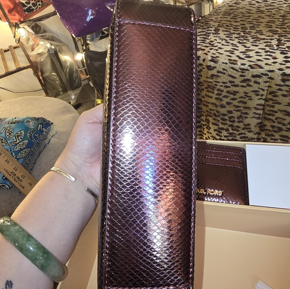 NWT Michael Kors Shimmering Plum Handbag & Cardholder Set In Box - Picture 7 of 10